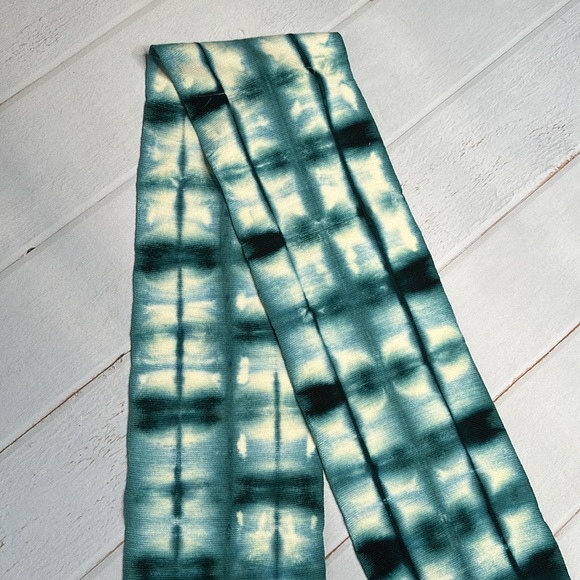 Wool scarf hand dyed green and white - Picture 4 of 12
